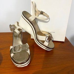 Marc MARC JACOBS GOLD Buckle Wedge Sandals New Size 37